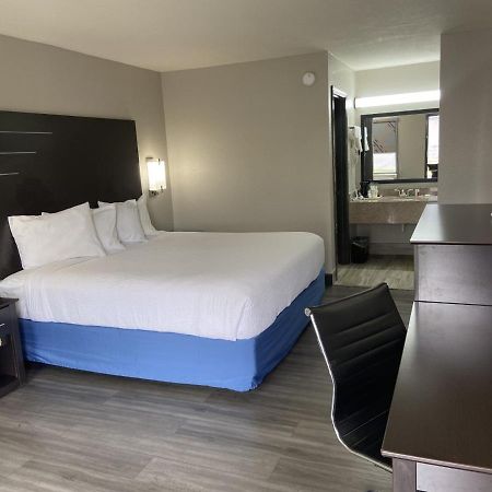 Days Inn By Wyndham Moss Point Pascagoula Bagian luar foto