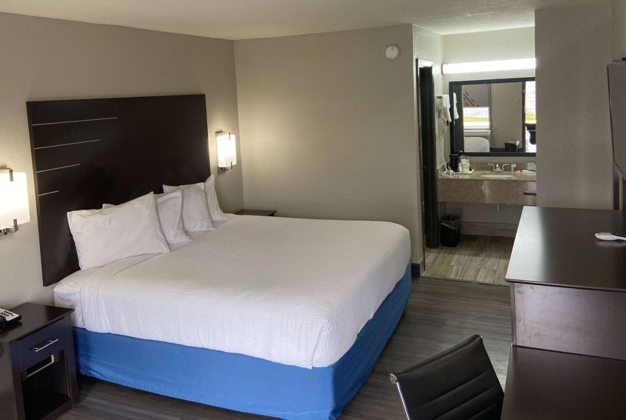 Days Inn By Wyndham Moss Point Pascagoula Bagian luar foto
