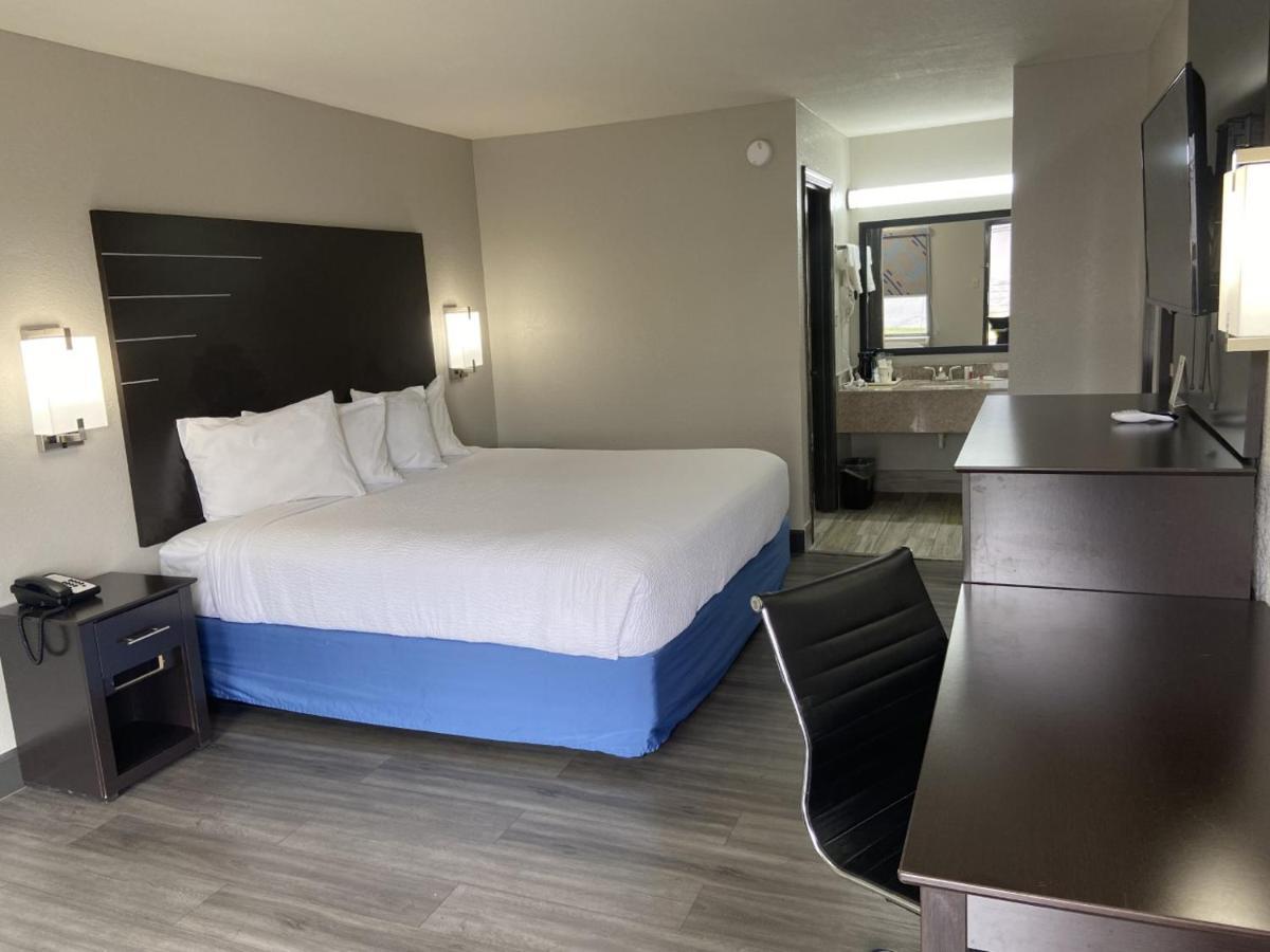 Days Inn By Wyndham Moss Point Pascagoula Bagian luar foto