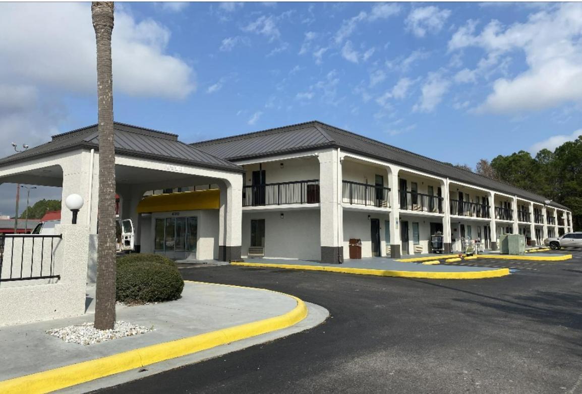 Days Inn By Wyndham Moss Point Pascagoula Bagian luar foto