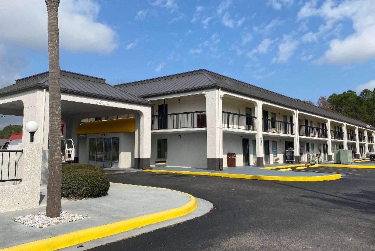 Days Inn By Wyndham Moss Point Pascagoula Bagian luar foto