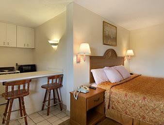 Days Inn By Wyndham Moss Point Pascagoula Bagian luar foto